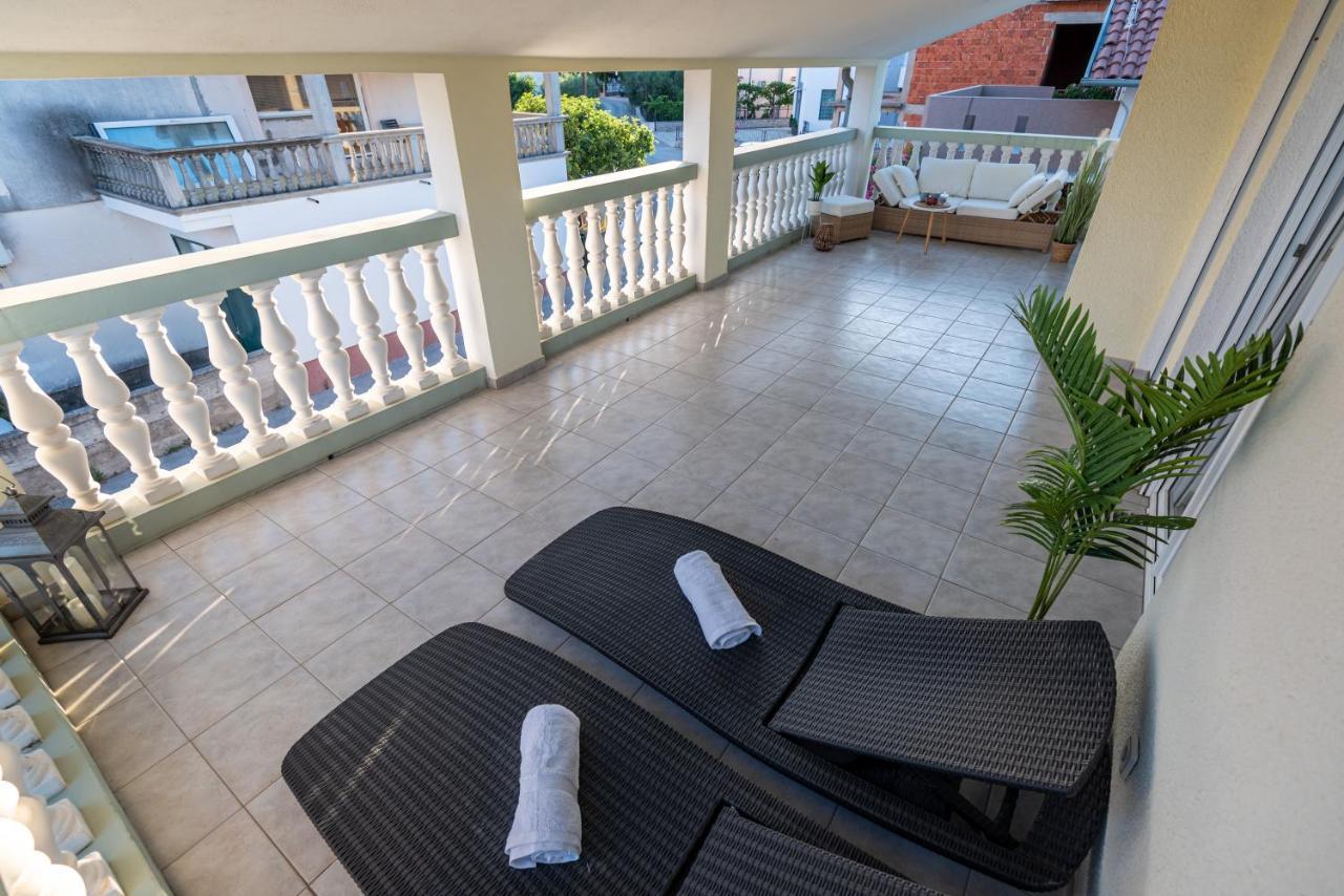 Magnolia apartmani Vodice Esterno foto
